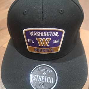 Zephyr Washington Huskies Flat Hat Cap Stretch Fit Medium Black NCAA College